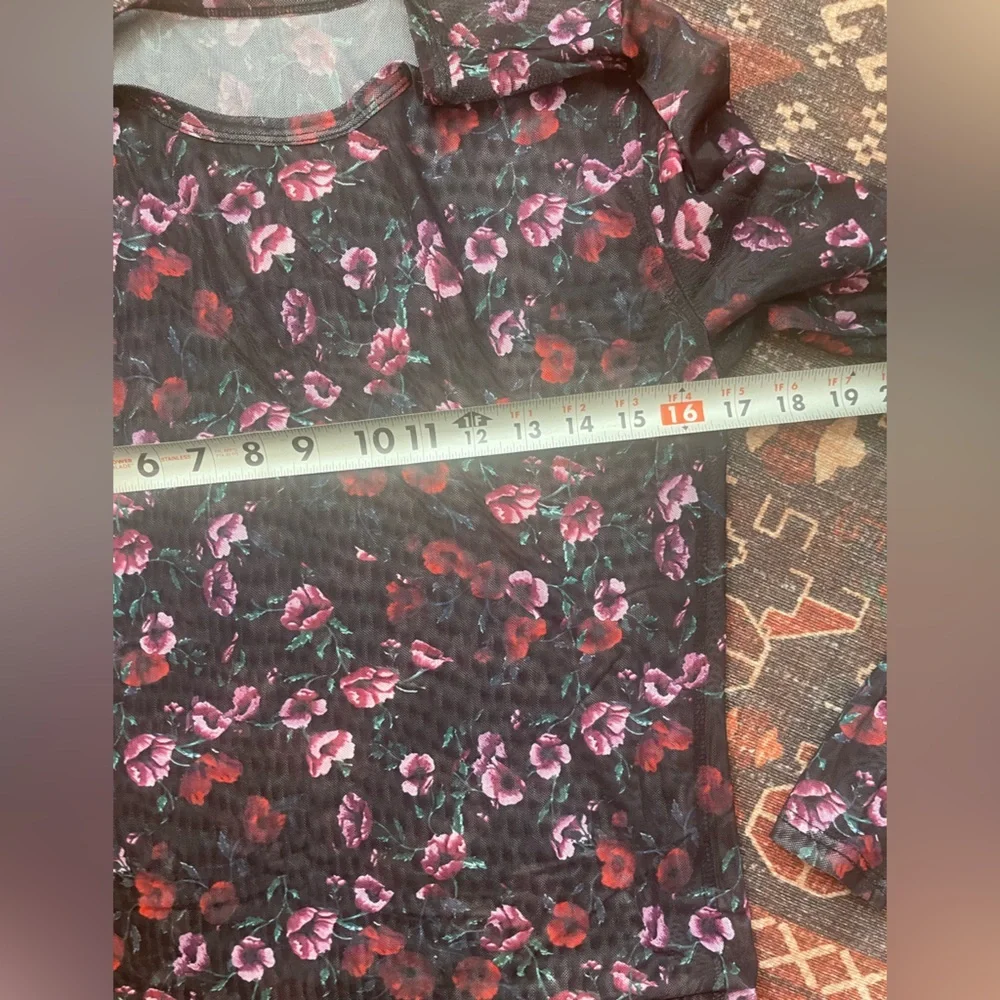 Dark Mesh Floral Long Sleeve Top - Picture 4 of 4